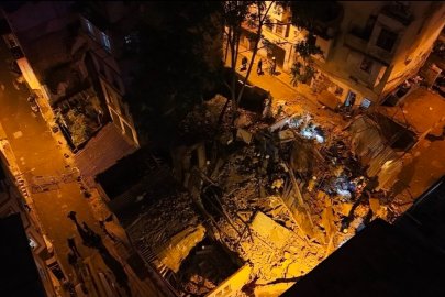 Beyoğlu'nda 5 katlı bina çöktü: Enkaz altında arama yapılıyor