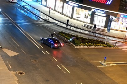 Çarptığı aracın camından içeri girmişti, o anlar kamerada