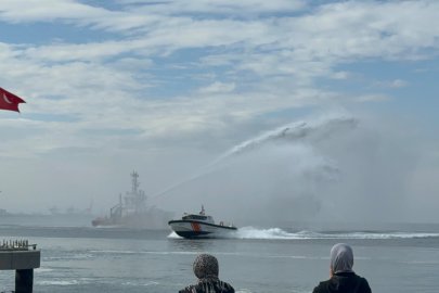 Gemlik’te deniz üzerinde büyüleyici 29 Ekim gösterisi