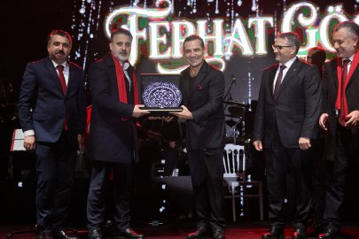 Yıldırım’da Cumhuriyet coşkusu: Ferhat Göçer’den Bursalılara marş sürprizi!