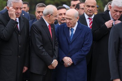 Anıtkabir'deki 29 Ekim töreninde dikkat çeken kare: Bahçeli ile Kılıçdaroğlu uzun süre sohbet etti