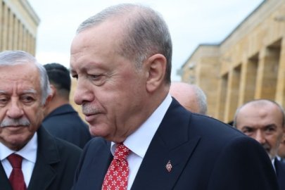Cumhurbaşkanı Erdoğan Anıtkabir Töreni KAAN desenli kravat detayı