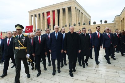Cumhurbaşkanı Erdoğan başkanlığındaki devlet erkanı Anıtkabir'deydi