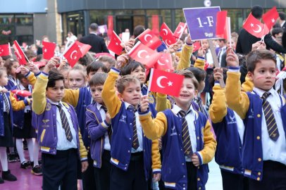 Cumhuriyet'in 103. yılı Şahinkaya'da fener alayı ve resepsiyonla kutlandı