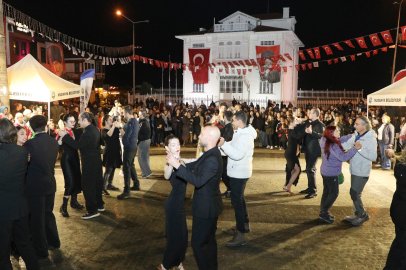Cumhuriyet'in 103. yılında meydanda büyüleyici vals!