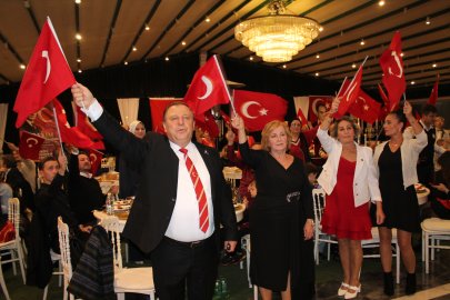 Emekliler 29 Ekim'i baloyla kutladı: "Alın terimizle Cumhuriyet'i büyüttük"