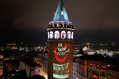 Galata Kulesi'nde 29 Ekim gururu! Atatürk ve ay yıldızla...