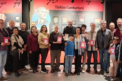 Nilüfer'de pul sanatıyla Cumhuriyet yolculuğu: SİVİLAY'dan sanatçı Aygün'e teşekkür plaketi