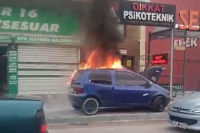 Bursa Yıldırım'da park halindeki otomobil alev alev yandı