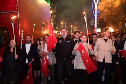 Kestel'de 103. yıl gururu: Fener alayından havai fişek şovuna görkemli Cumhuriyet kutlaması