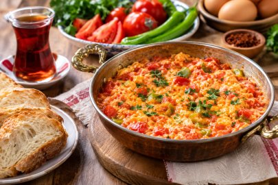 Kahvaltının baş tacı: Tam ölçülü nefis menemen tarifi