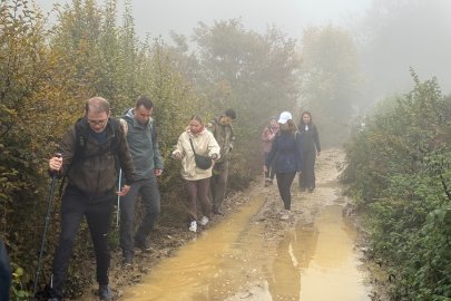Mysia Yolları’nda sisli ve sonbahar tadında Cumhuriyet yürüyüşü