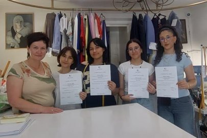 Sınırları aştılar! Osmangazi Kız Meslek Lisesi öğrencileri Prag’da stajını tamamladı