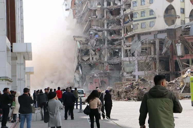 89 kişinin can verdiği Galeria İş Merkezi yıkıldı