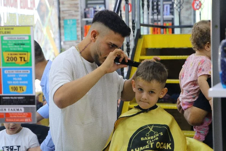 Adana'da okula başlayacak çocuklara ücretsiz tıraş