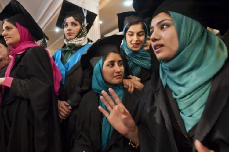 Taliban'dan kadınlara üniversite yasağı