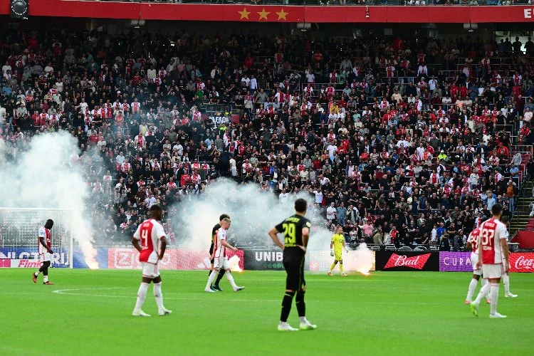 Ajax - Feyenoord maçı yarıda kaldı