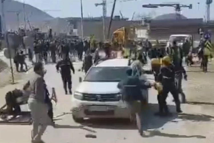 Akkuyu NGS'de gerginlik: İşçiler, yetkililerin araçlarını taşladı
