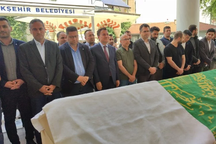 Ali Babacan Bursa'da danışmanının babasının cenazesine katıldı