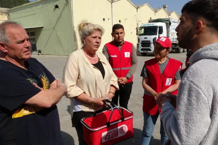 Alman televizyon yıldızından depremzedelere yardım