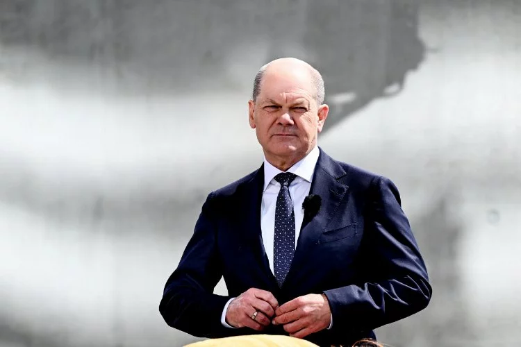 Almanya Başbakanı Scholz: Fransa'nın istikrarsız hale gelmesini beklemiyorum