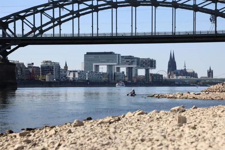 Almanya’da Ren Nehri alarm veriyor
