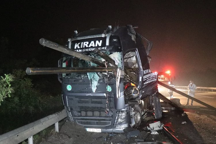 Anadolu Otoyolu’nda feci kaza:  2 ölü, 1 yaralı