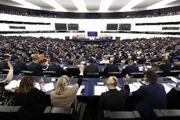  Avrupa Parlamentosu “İran’a daha fazla yaptırım” kararını onayladı