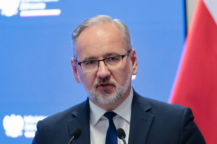 Doktorun kimliğini ve kullandığı ilacı açıklayan Polonya Sağlık Bakanı istifa etti