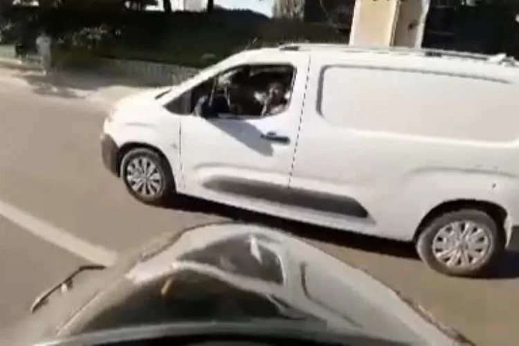 Bursa'da dikkatsiz sürücü hem hatalı dönüş yaptı hem küfür yağdırdı