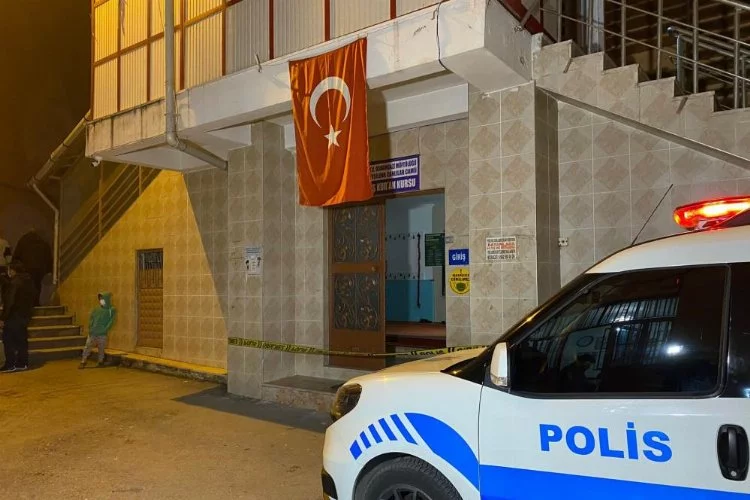 Bursa’da camiye giren hırsız imamı bıçakladı!