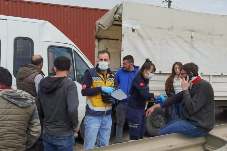 Bursa'da feci kaza: Minibüs kamyonete çarptı
