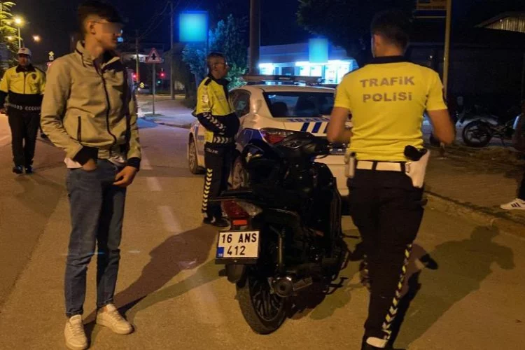 Bursa'da 'Amcam da polis' dedi, cezadan kurtulamadı