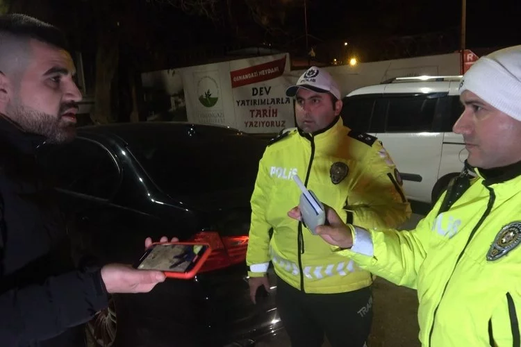Bursa'da uygulamadan kaçan sürücü şaşırttı: Polisi arayacağım!