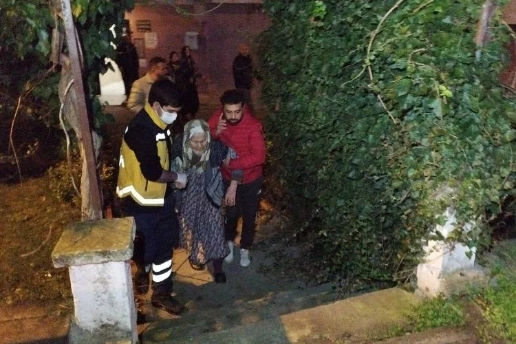 Bursa'da gaz sızıntısı: Yaşlı kadını kurtarmak için seferber oldular