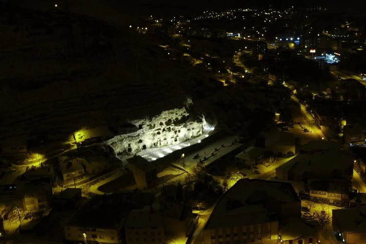 Sivas'taki mağara evleri 4 bin yıl sonra aydınlatıldı