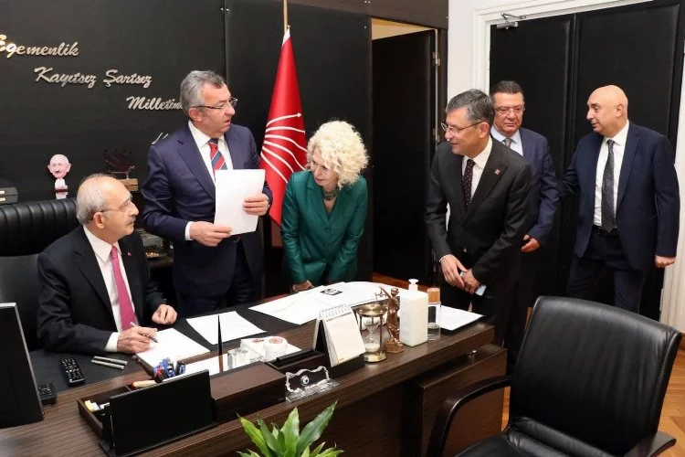 Kılıçdaroğlu adaylık belgelerini teslim etti