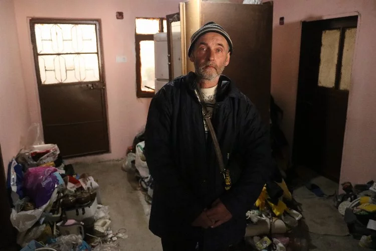 Bursa'da içler acısı manzara: Evini çöp eve dönüştürdü
