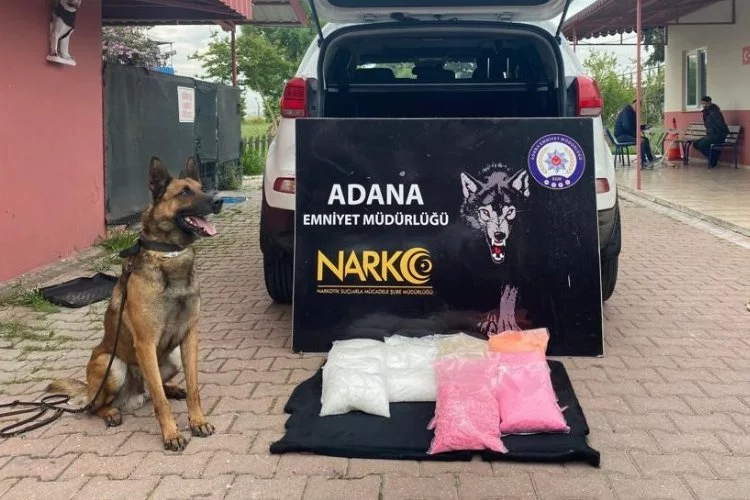 Adana'da bir araçtan 9 kilo metanfetamin, 50 bin uyuşturucu hap çıktı