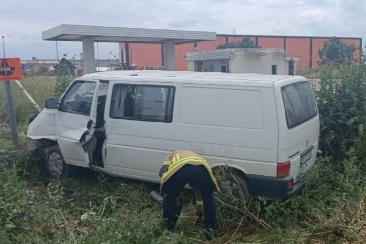 Bursa'da kamyonet şarampole düştü: 1 ölü, 2 yaralı