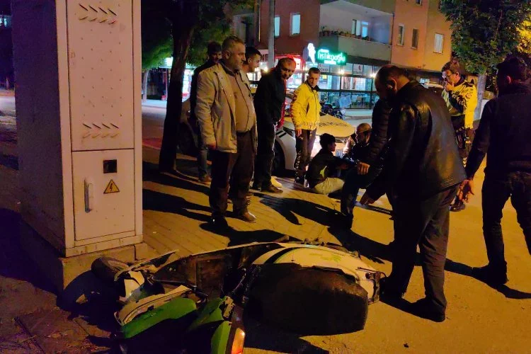 Bursa'da otomobille çarpışan elektrikli bisiklet sürücüsü yaralandı