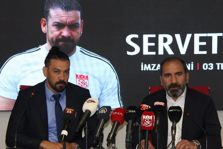 Servet Çetin Sivasspor’a imzayı attı