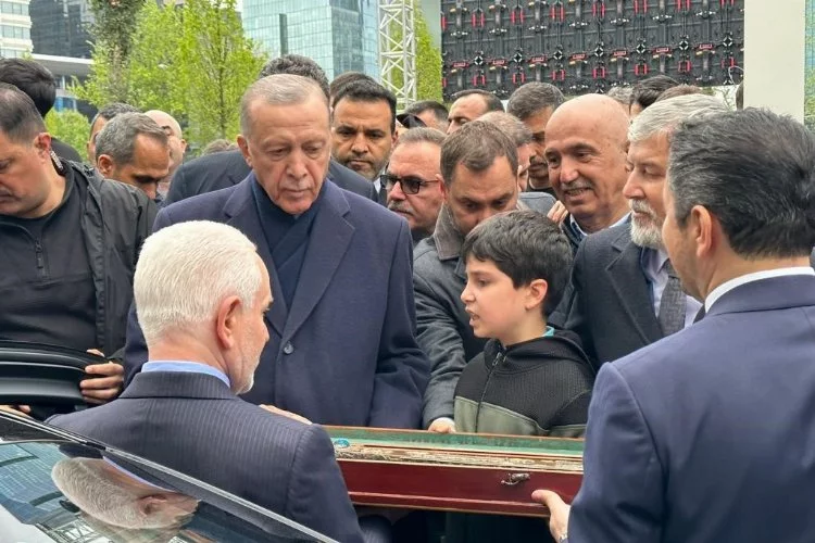 Azerbaycanlı demir ustasından Cumhurbaşkanı Erdoğan’a “Zafer Kılıcı” hediyesi