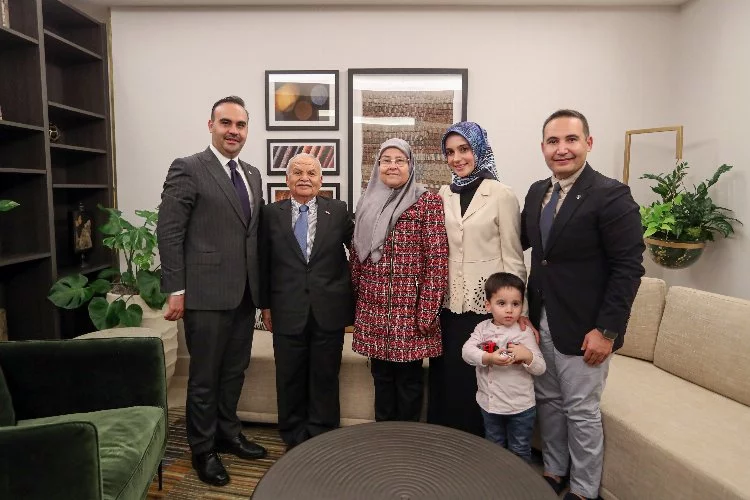 Bakan Kacır, Türk Astronot Alper Gezeravcı’nın ailesiyle bir araya geldi