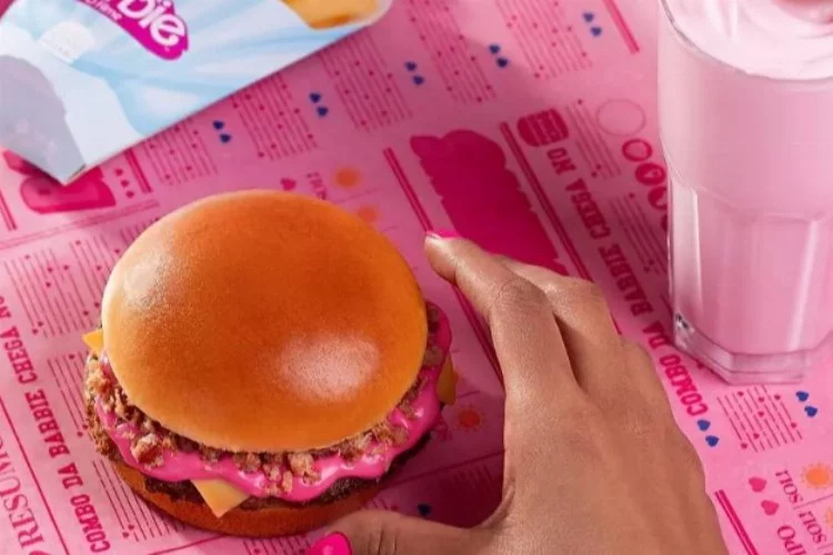 Barbie rüzgarı: Burger King menüsüne pembe soslu hamburger ekledi!
