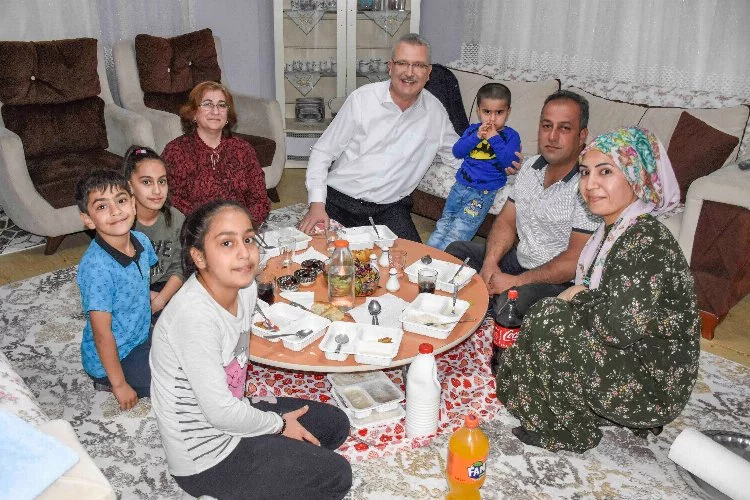 Başkan Özkan iftar sofralarına konuk oluyor