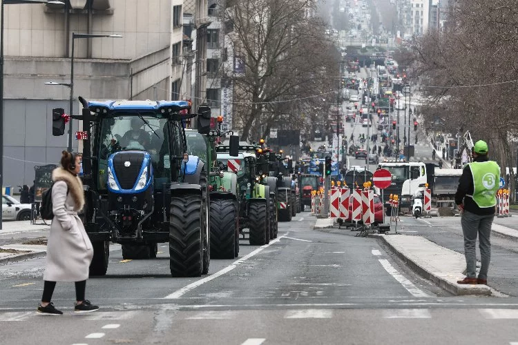 Belçika'da çiftçilerden traktörlü protesto