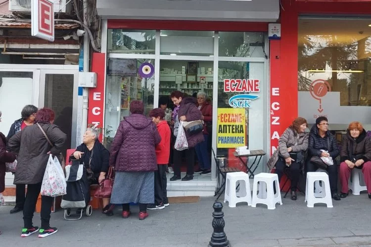 Bulgar turistler Tekirdağ'da ucuz ilaca akın etti
