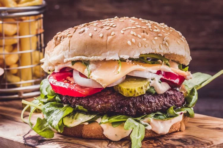 Burger King, McDonald’s ve Subway domatesi hamburger listelerinden çıkardı!