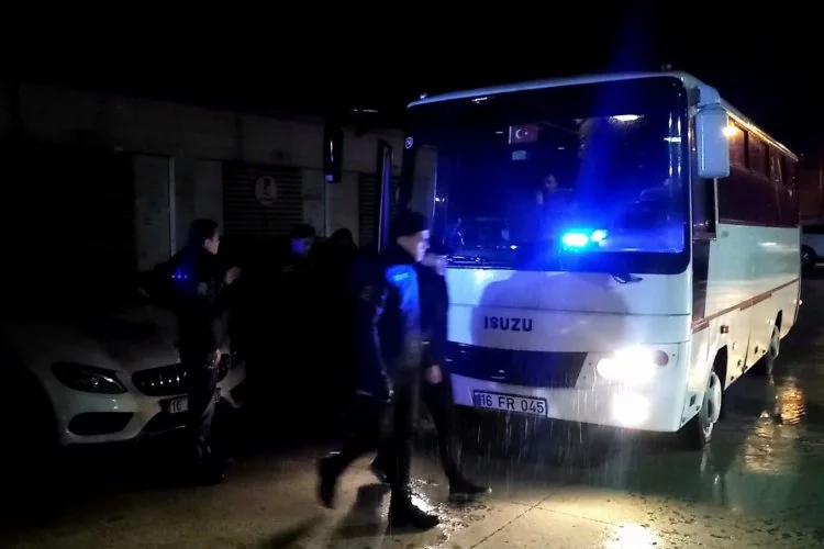 Bursa’da bir dairede yaşayan 17 kaçak göçmen yakalandı